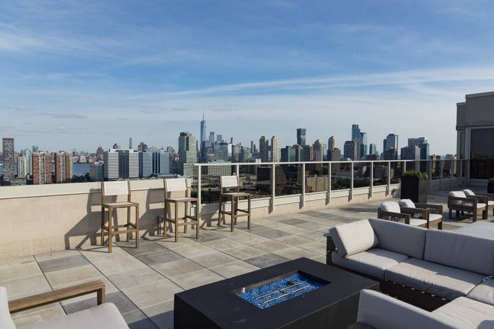 Modern Loft 15 Min from NYC with City View & Pool gallery image 4