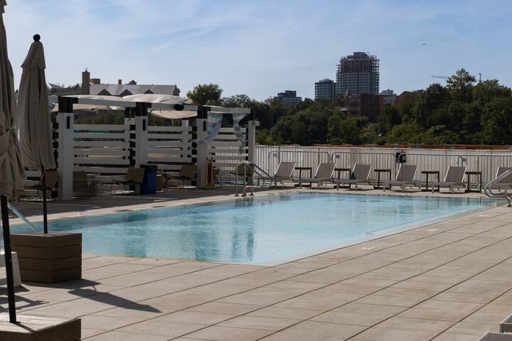 Modern Loft 15 Min from NYC with City View & Pool gallery image 3