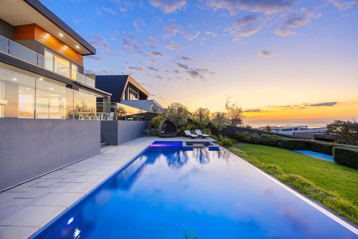 Point Haven Solar Pool, Basketball Court & Views