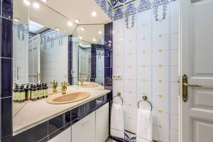 Iconic Apartment in Gran Via gallery image 3