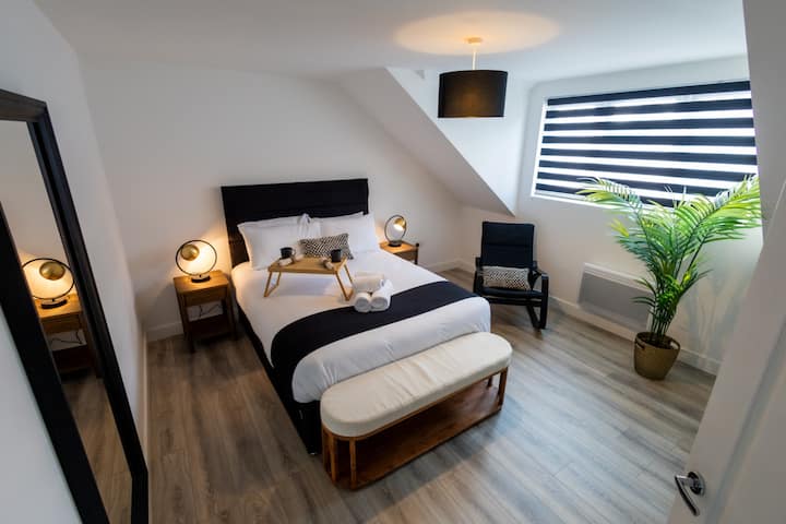 Watford 3-bed | Sleeps 8 | Near Harry Potter Bus - Watford