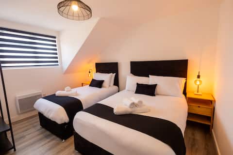 Watford 3-Bed | Sleeps 8 | Near Harry Potter Bus
