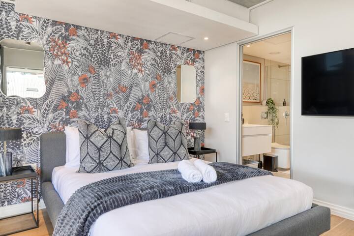 Contemporary Apartment with Large Patio & Pool gallery image 5