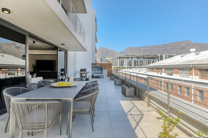 Contemporary Apartment with Large Patio & Pool gallery image 2