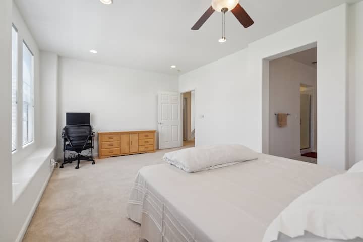 בתוך הבית, מיטה, ריהוט, כיסא, עיצוב הבית