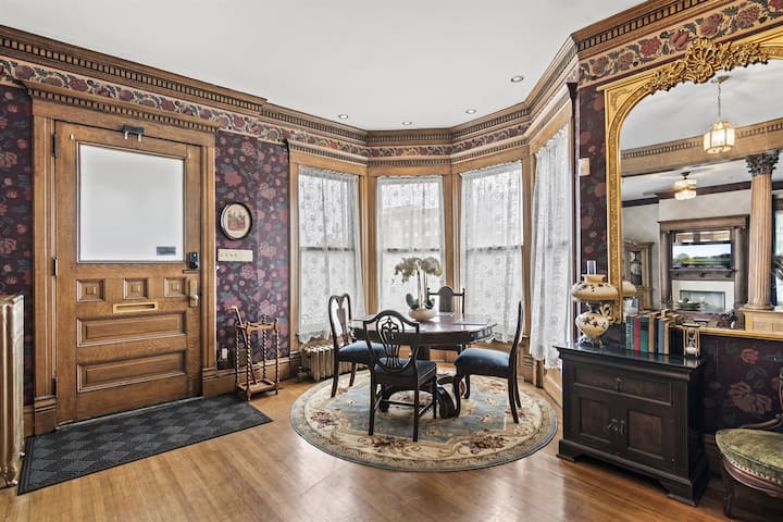 Historic Luxury Stay | Downtown Springfield | Step - Springfield, IL