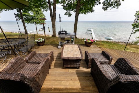 Lakeside retreat w/ hot tub & fireplace