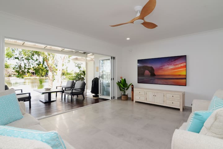 2 Brm Deluxe Waterfront Townhouse