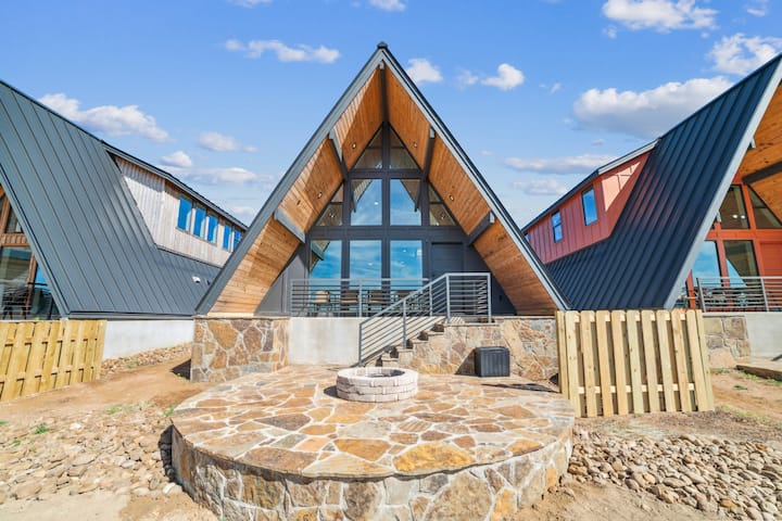 Cabin 47 ~ Camp Themed Getaway Near Canyon Lake - Canyon Lake