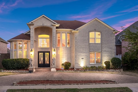 Modern Castle w/ Pool + Spa + 3 Gamerooms!