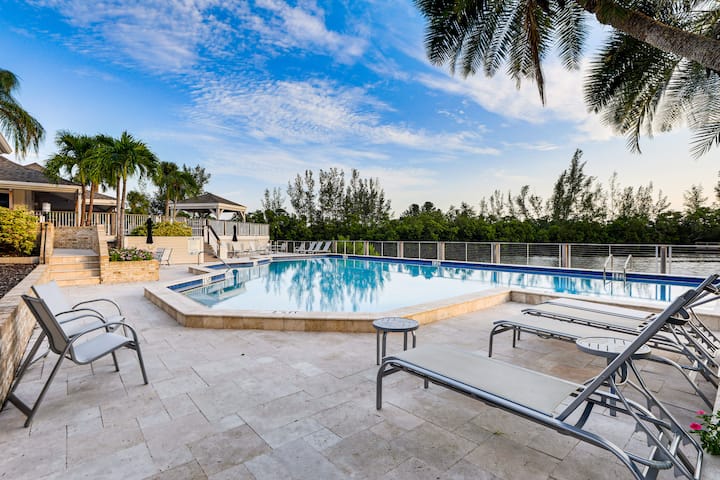 Kayaks, Bikes & Bay Access: Bradenton Escape! - Longboat Key, FL