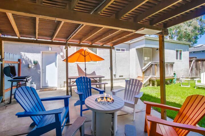 2 Blocks to Beach * Sleeps 20 WOW * 2 Fenced Yards gallery image 3