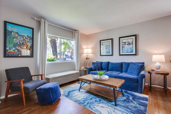 2 Blocks to Beach * Sleeps 20 WOW * 2 Fenced Yards gallery image 2