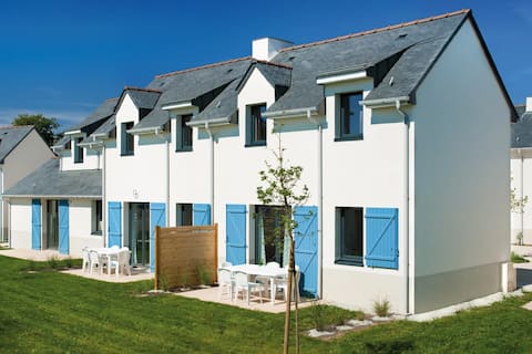 Cottage next to the golf course + heated pool