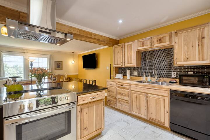 Asheville Sunset | 10min to Asheville + Ping Pong gallery image 5