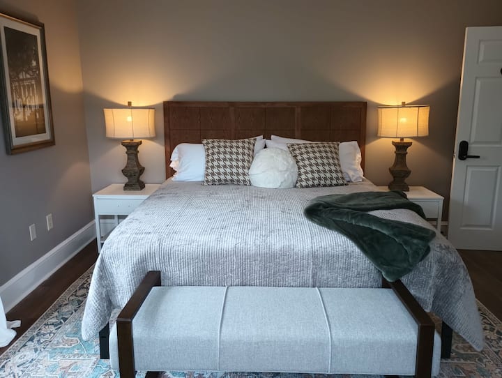 The Capitol Inn Tallahassee Room - King Bed - Tallahassee, FL