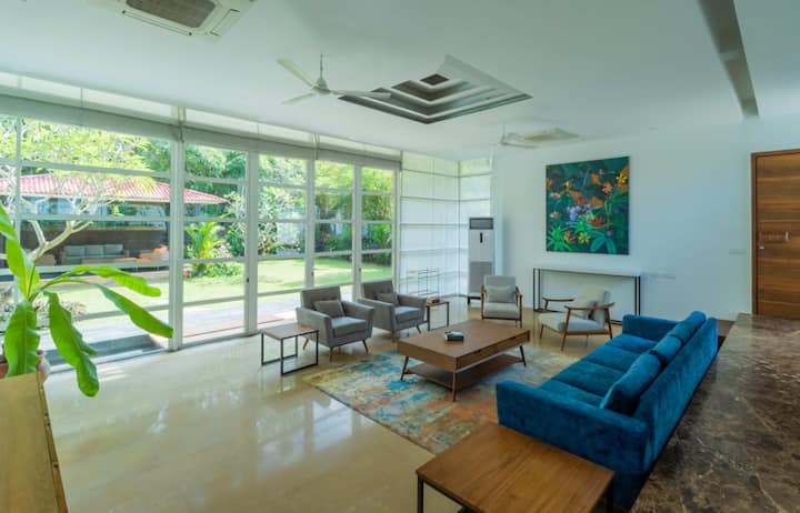 Rooms: Living area