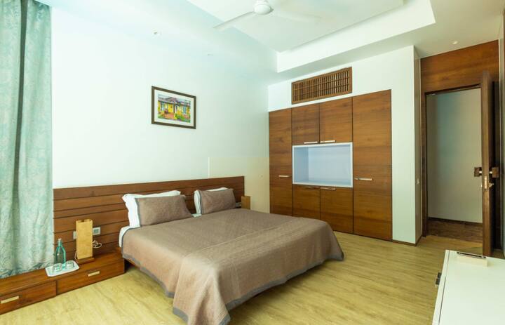 Rooms: Bedroom