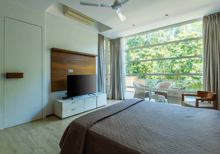 Rooms: Bedroom