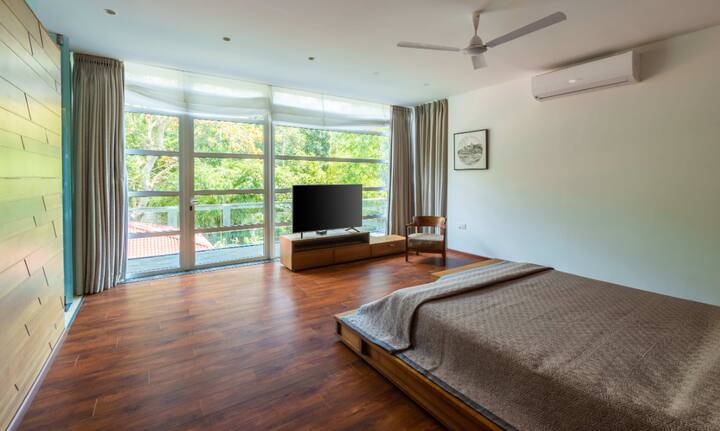 Rooms: Bedroom