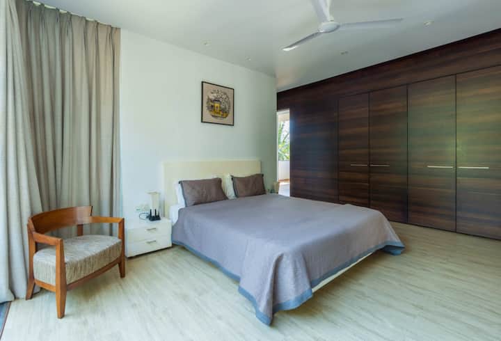 Rooms: Bedroom