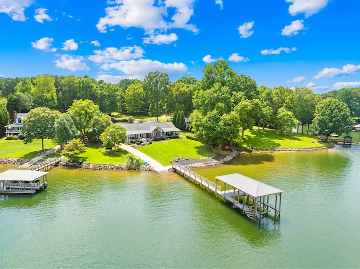 Photo, item 41 of 49