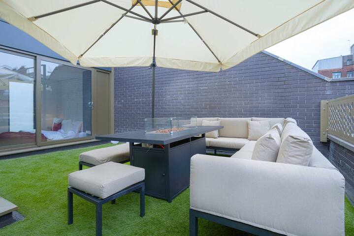 Walk to Canal St. | 4BR Townhome w/ Roof Top gallery image 4