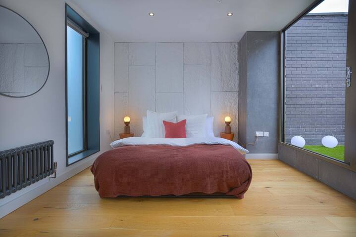 Walk to Canal St. | 4BR Townhome w/ Roof Top gallery image 5