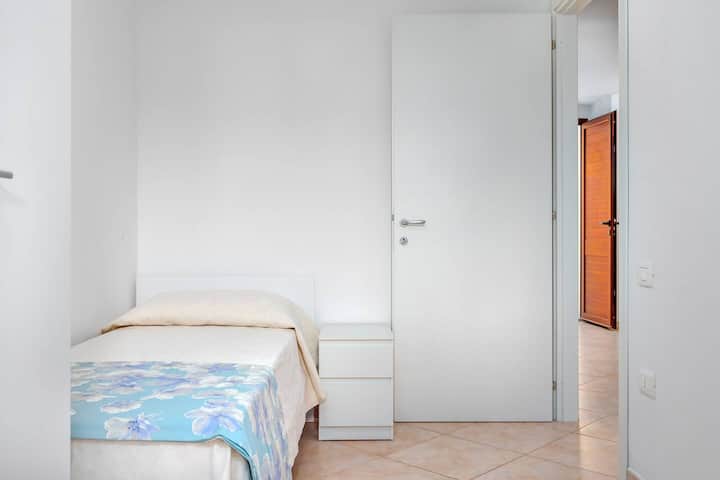 СТАЯ ЗА ЕДИН ЧОВЕК НА ПО-НИСКИЯ ЕТАЖ