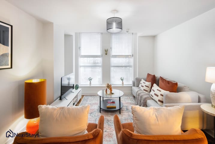 5 Mins Walk to Moorgate | Tranquil City Retreat