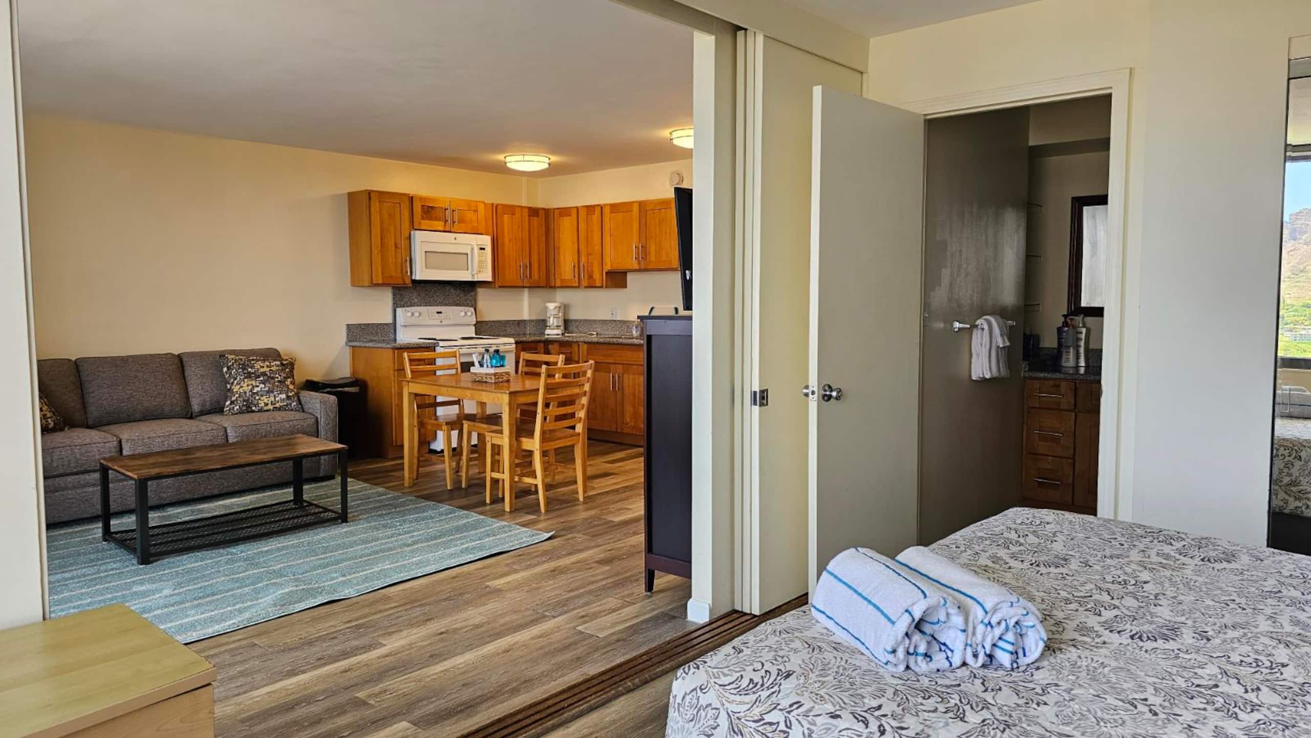 Condo in Honolulu · ★4.61 · 1 bedroom · 1 bed · 1 bath - Image 10