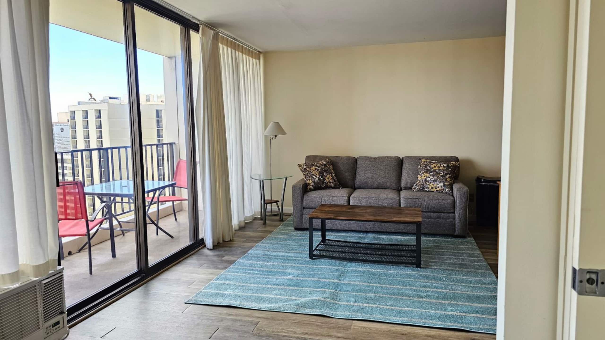 Condo in Honolulu · ★4.61 · 1 bedroom · 1 bed · 1 bath - Image 4