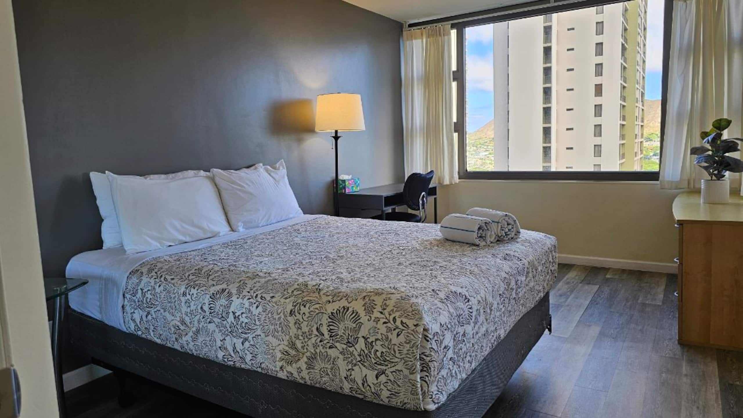 Condo in Honolulu · ★4.61 · 1 bedroom · 1 bed · 1 bath - Image 2