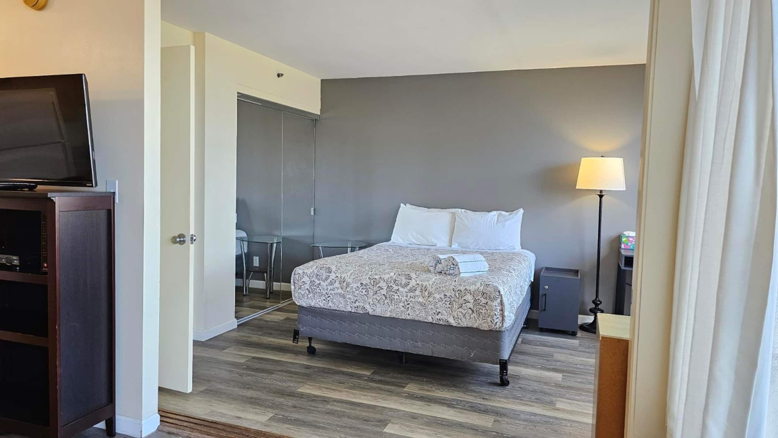 Condo in Honolulu · ★4.61 · 1 bedroom · 1 bed · 1 bath - Image 11