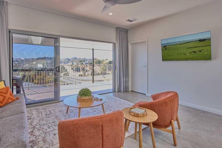 Luxury Condo gallery image 4