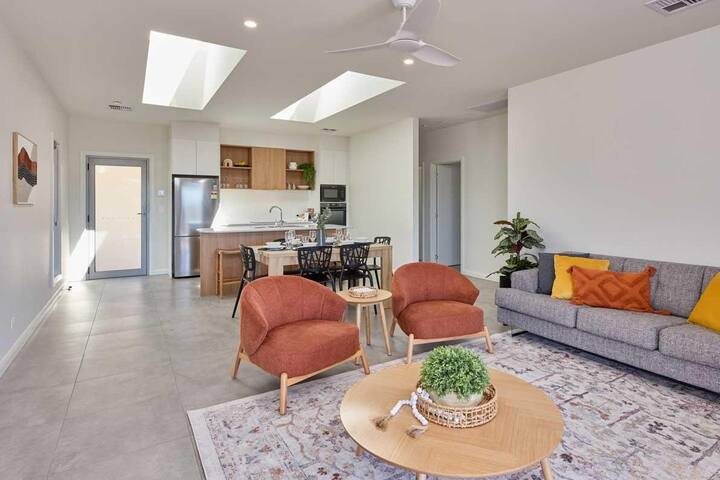 Luxury Condo gallery image 5