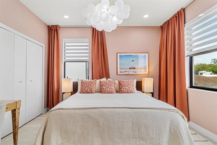 Hlavná spálňa 7439 s vlastnou kúpeľňou.