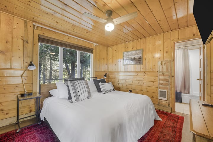 Мајсторска спална соба со сопствена бања