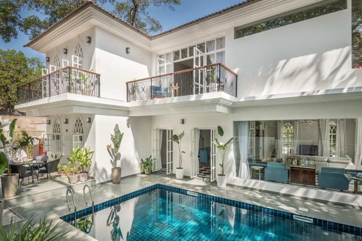Pool: Swimming pool