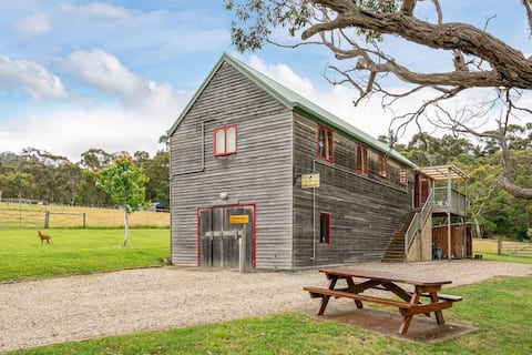 Wine Loft—Cosy Country Retreat with Ocean Views