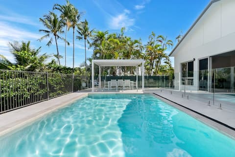 Popular Airbnb listing: Belle Escapes: Sea La Vie in Trinity Beach