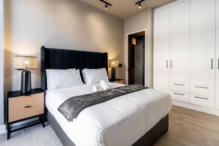 The Signature G16: Lux 2 Bedroom Aprt gallery image 3