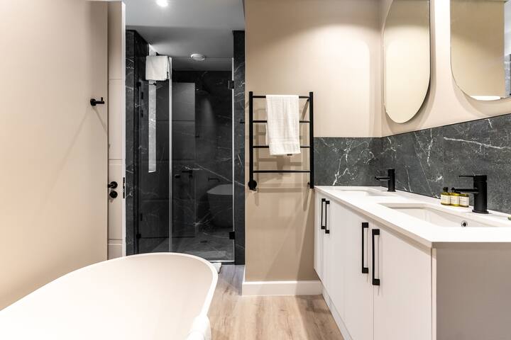 The Signature G16: Lux 2 Bedroom Aprt gallery image 4