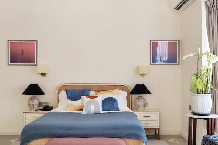 Rooms: Bedroom