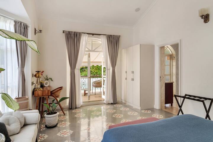 Rooms: Bedroom