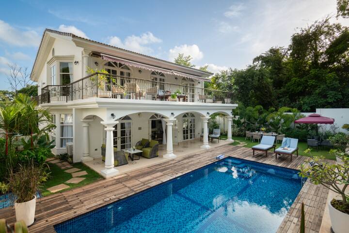 Exterior: Property