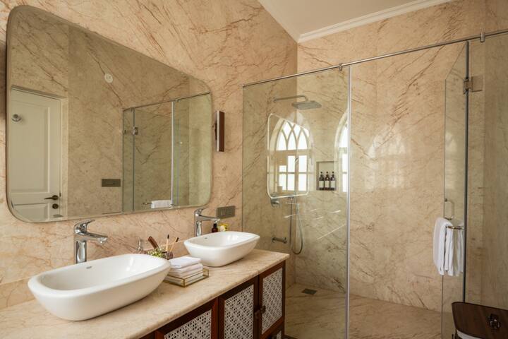 Rooms: Bathroom