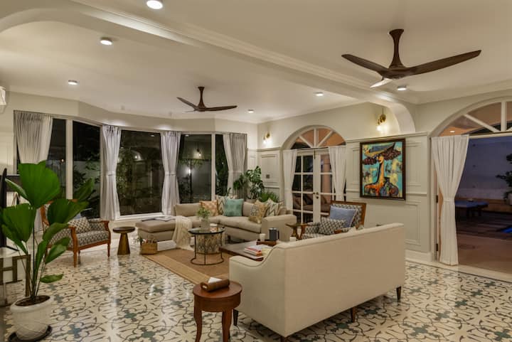 Rooms: Living area
