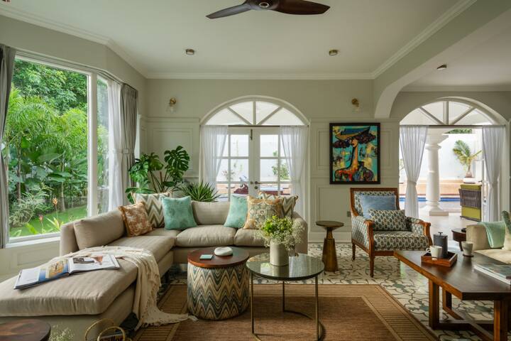Rooms: Living area