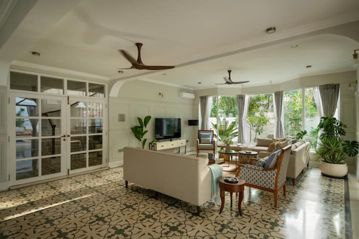Rooms: Living area